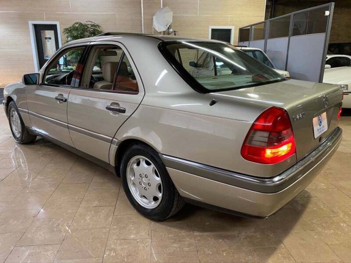 1994 Mercedes-Benz C-Class C 220 4dr Sedan - photo 2