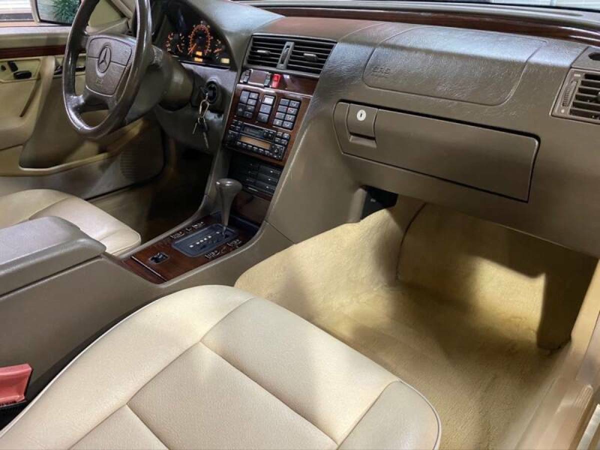 1994 Mercedes-Benz C-Class C 220 4dr Sedan - photo 8