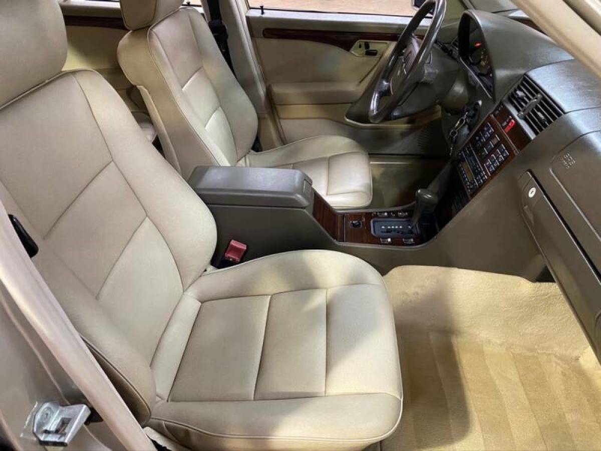 1994 Mercedes-Benz C-Class C 220 4dr Sedan - photo 9