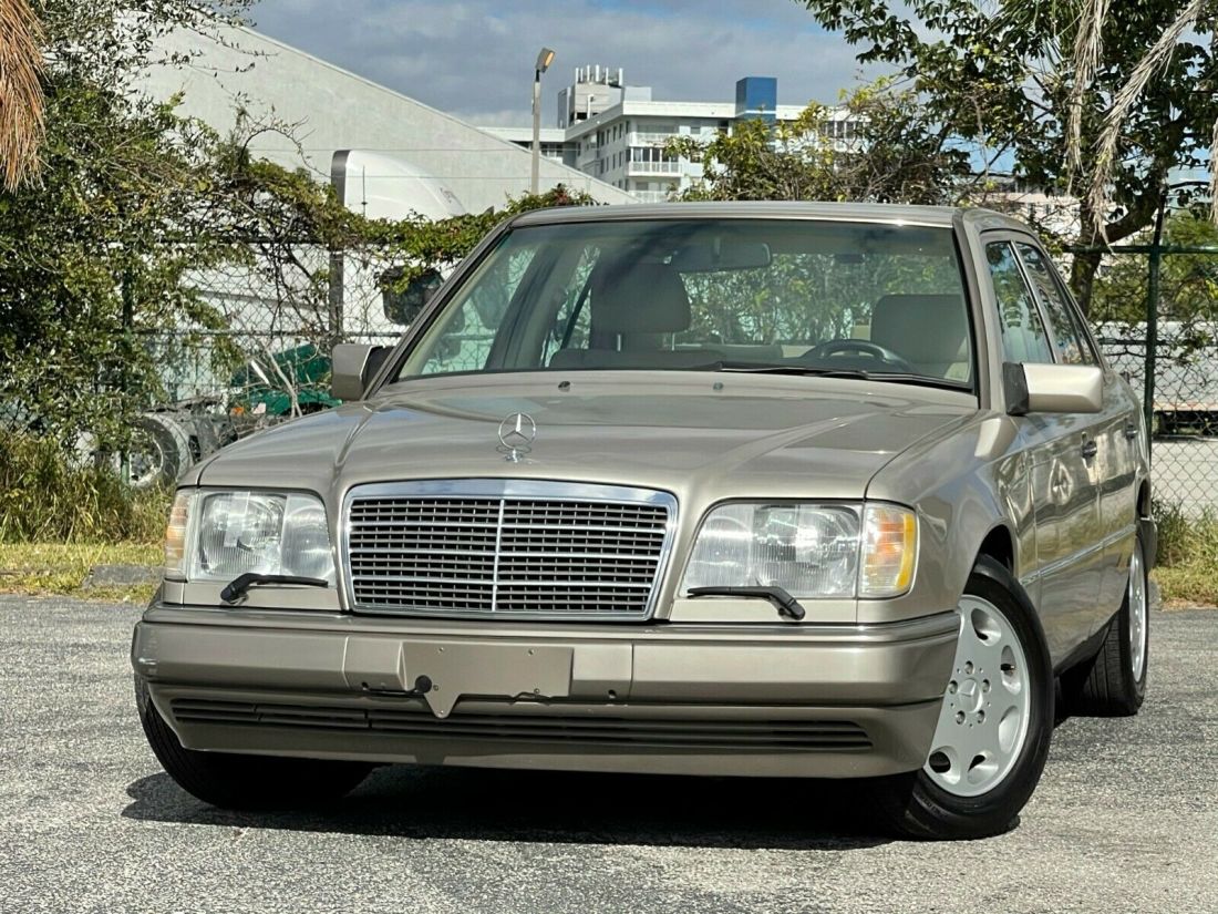 1994 Mercedes-Benz E-Class E 320 4dr Sedan Automatic 4-Speed RWD I6 3.2L 1994 Mercedes-Benz E-Class E 320 4dr Sedan