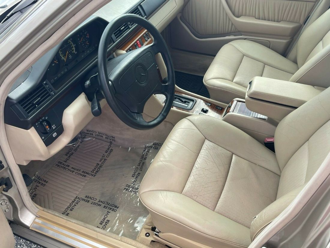 1994 Mercedes-Benz E-Class E 320 4dr Sedan - photo 13