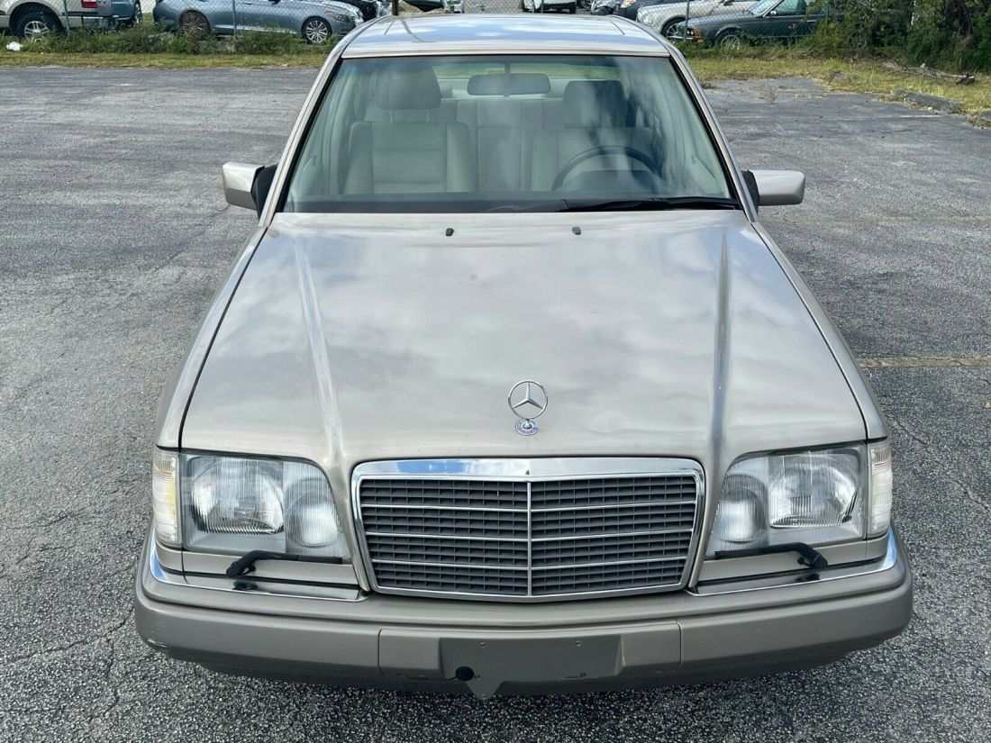 1994 Mercedes-Benz E-Class E 320 4dr Sedan - photo 4