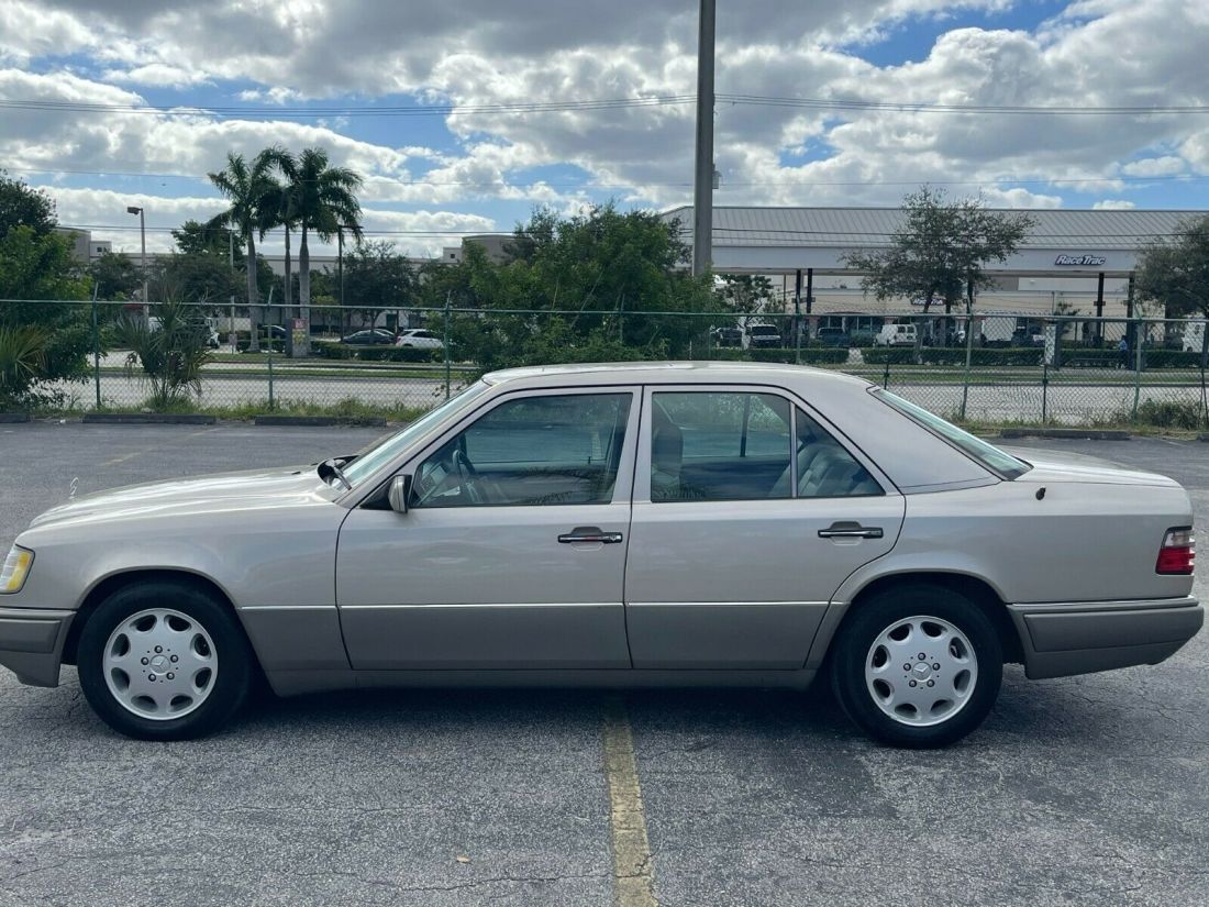 1994 Mercedes-Benz E-Class E 320 4dr Sedan - photo 7