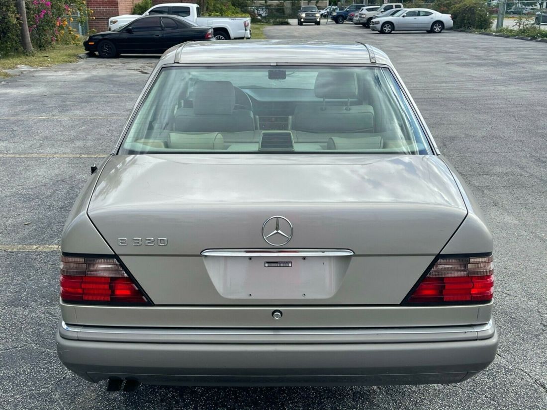 1994 Mercedes-Benz E-Class E 320 4dr Sedan - photo 9