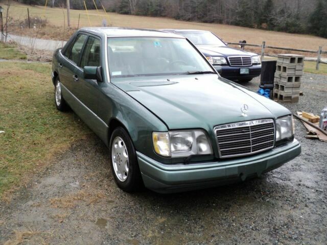 1994 Mercedes-Benz E320 Sedan 3.2L Inline 6 4 Speed Automatic (Same as 1995) 1994 Mercedes-Benz E-Class --