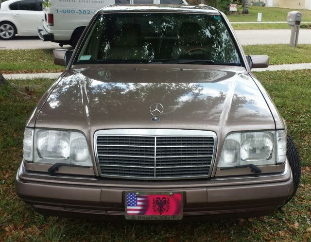 1994 Mercedes-Benz E320 W124 1994 Mercedes-Benz E-Class