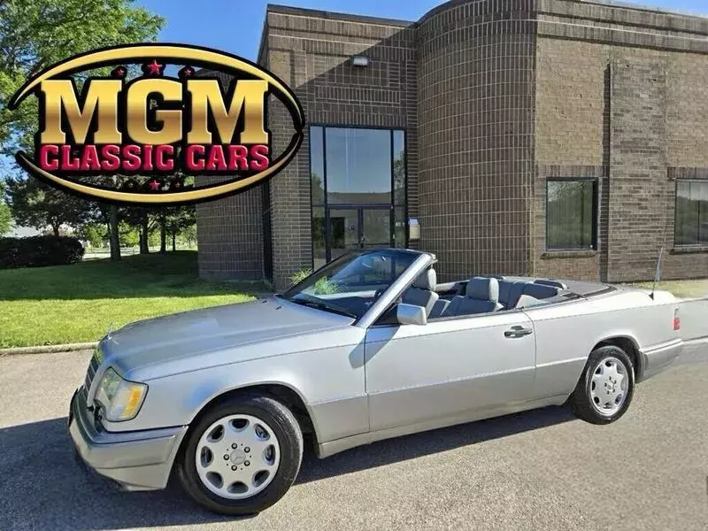 1994 Mercedes Benz E320 W124 Cabriolet 2 Owners Well Maintained Garage Kept WOW! 1994 Mercedes-Benz 300 Series 300 Series 2dr Cabriolet 3.2L Automatic
