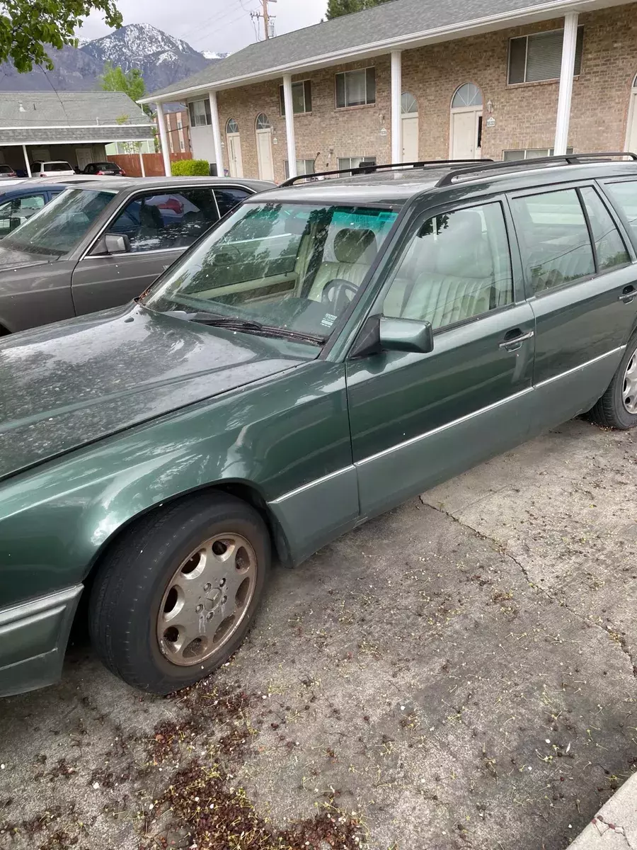 1994 Mercedes-Benz E320 Wagon Green 320 1994 Mercedes-Benz E-Class 320
