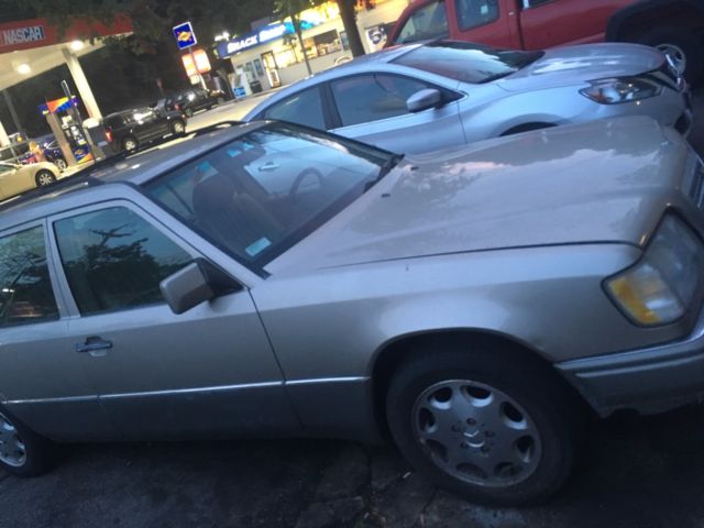 1994 Mercedes Benz E320 wagon LOW MILES CLEAN INTERIOR 1994 Mercedes-Benz 300-Series