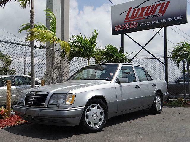 1994 Mercedes E320 LOW 87,000 MILES W124 HARD TO FIND EXCELLENT CONDITION WOW 1994 Mercedes-Benz E-Class Mercedes E-Class 300 Series W124 E320 Sedan 1994