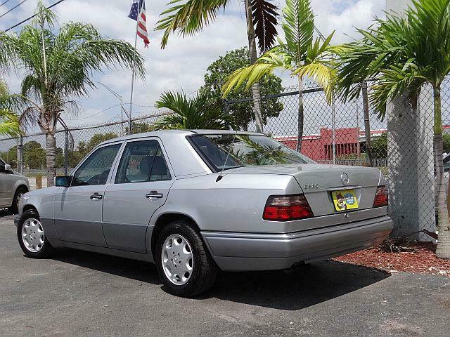 1994 Mercedes-Benz E-Class Mercedes E-Class 300 Series W124 E320 Sedan 1994 - photo 4