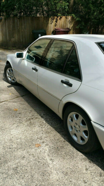 1994 MERCEDES S320 (W140) (RARE) Arctic White / Grey Cladding 1994 Mercedes-Benz S-Class