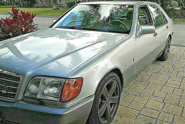 1994 Mercedes W140 S420 in Silver 1994 Mercedes-Benz S-Class Silver with Gray lower panels