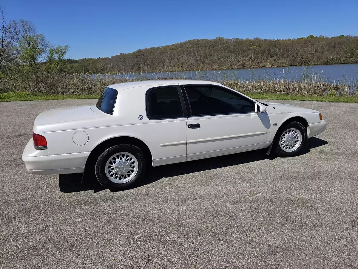 1994 Mercury Cougar Coupe White XR7 1994 Mercury Cougar XR7