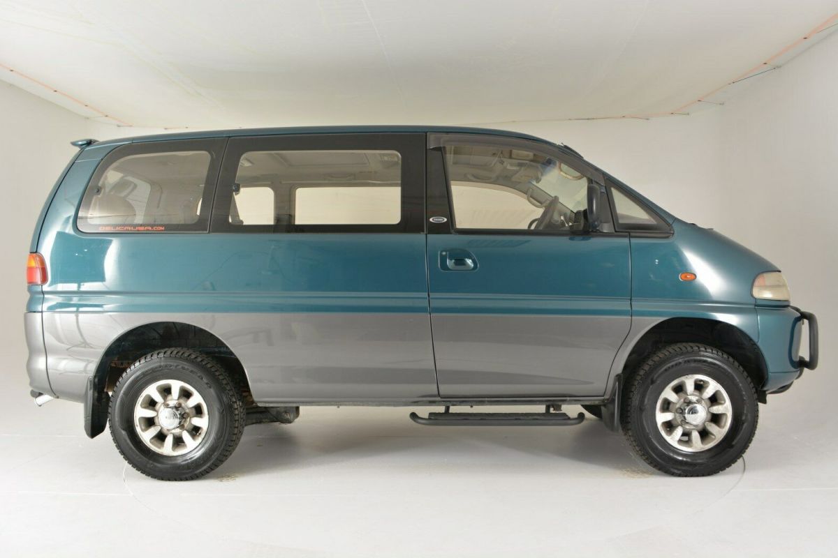 1994 Mitsubishi Van - photo 2