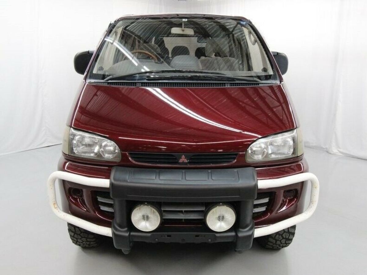 1994 Mitsubishi Delica Space Gear - photo 2