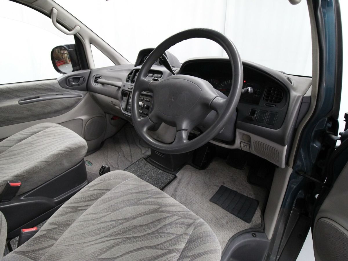 1994 Mitsubishi Delica Spacegear - photo 10