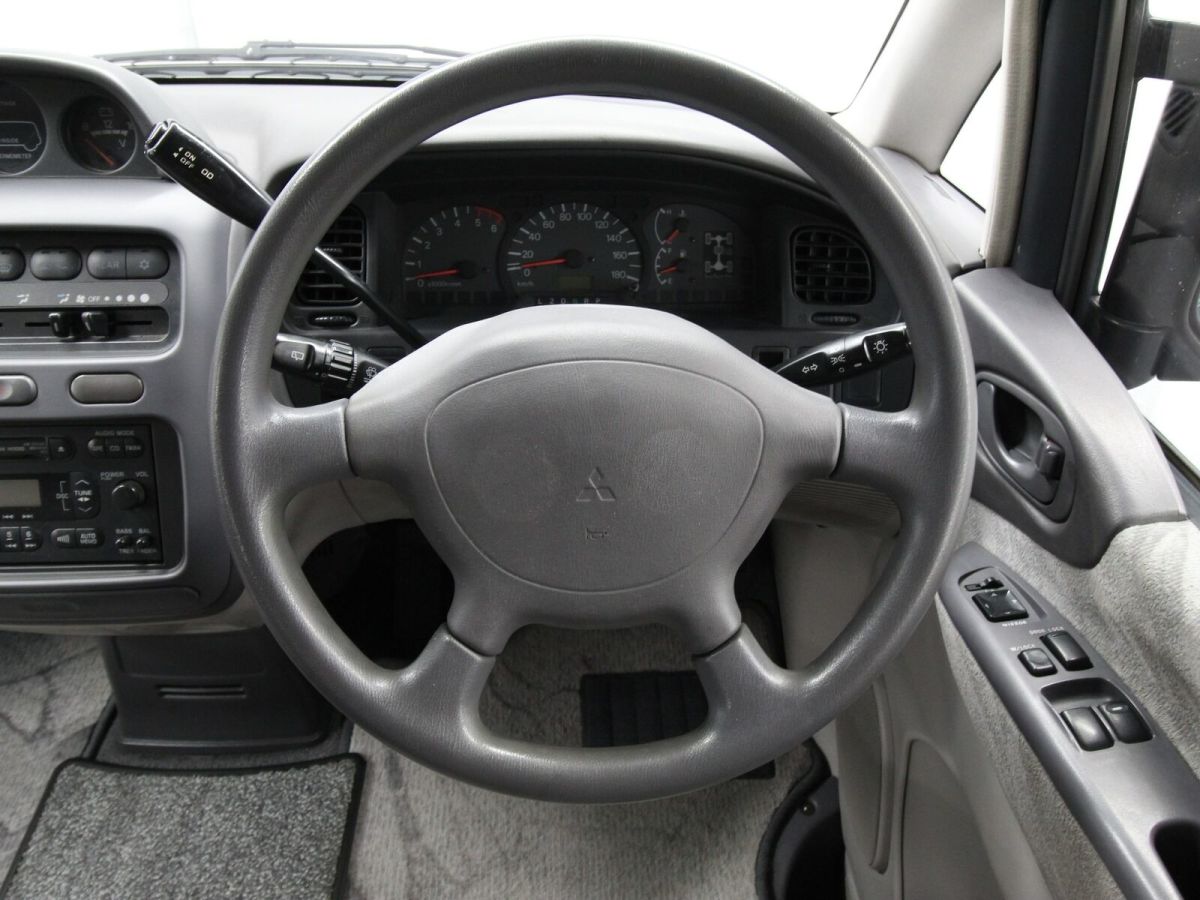 1994 Mitsubishi Delica Spacegear - photo 11