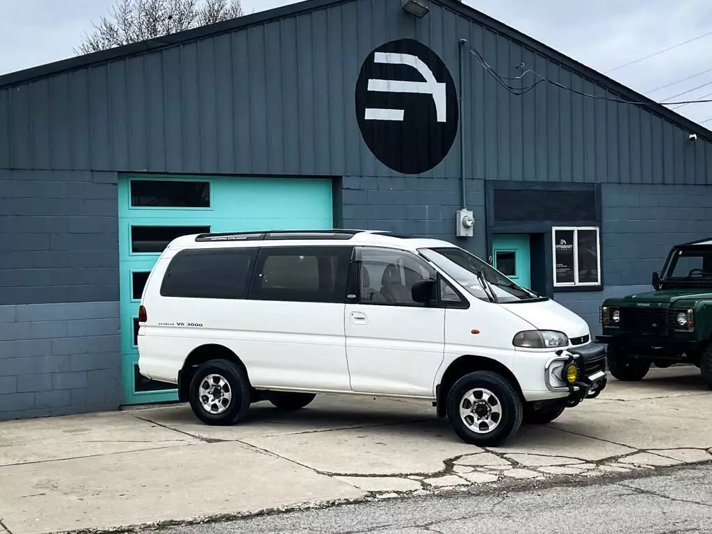 1994 Mitsubishi DELICA, WHITE with 130560 Miles available now! 1994 Mitsubishi DELICA Space Gear Super Exceed