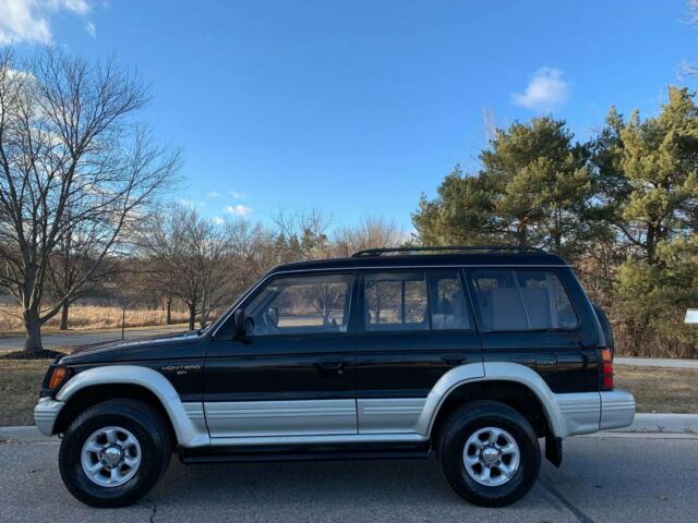 1994 Mitsubishi Montero SR - photo 2