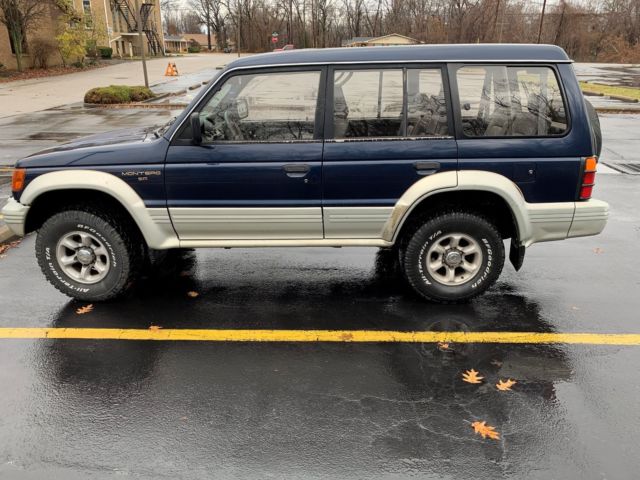 1994 Mitsubishi Montero SR - photo 2