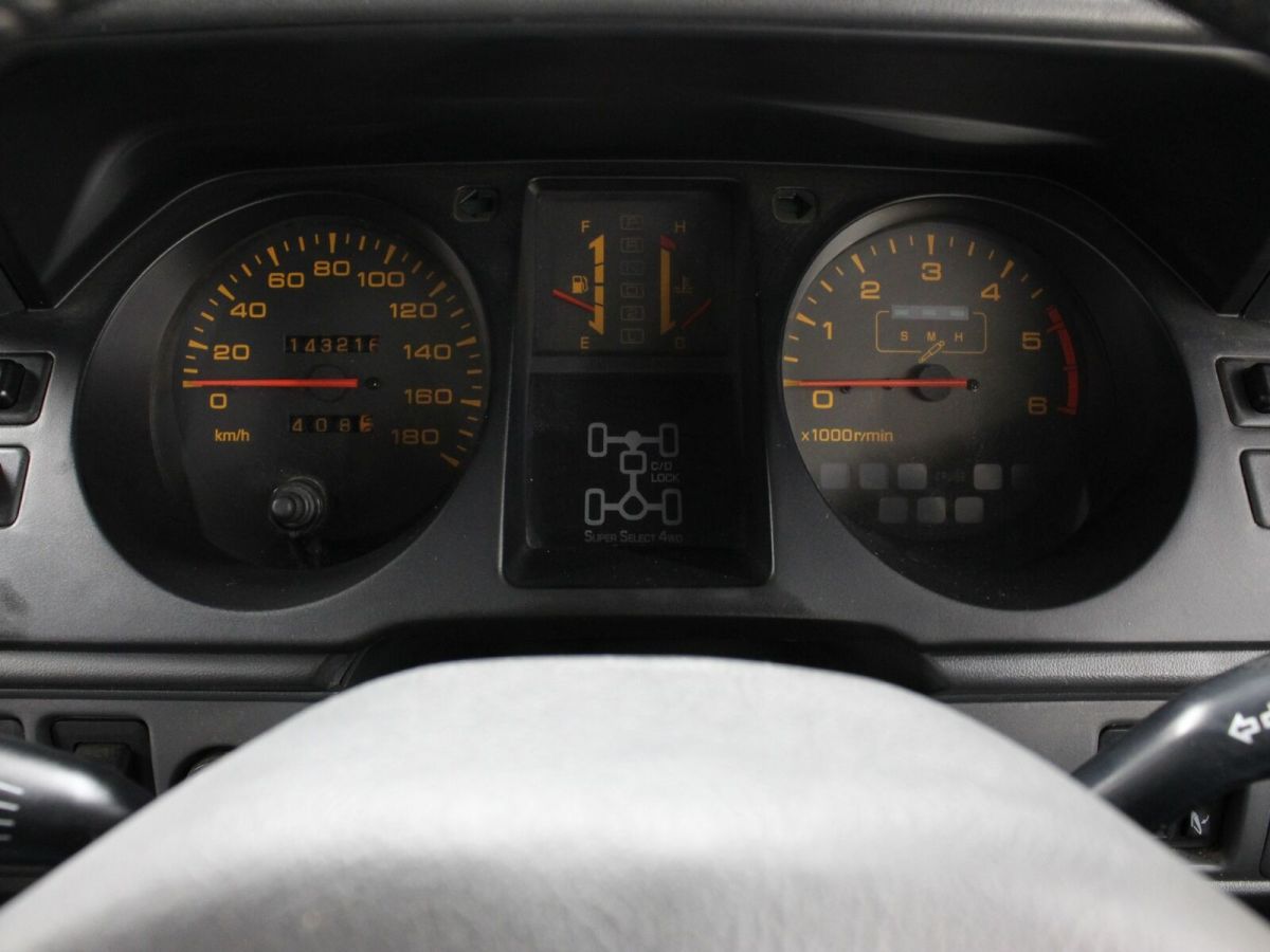 1994 Mitsubishi Pajero Exceed - photo 12
