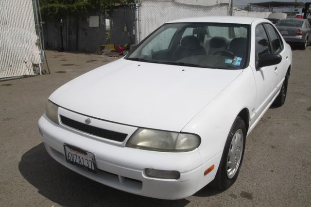 1994 Nissan Altima GXE Automatic 4 Cylinder NO RESERVE 1994 Nissan Altima GXE Sedan 4-Door