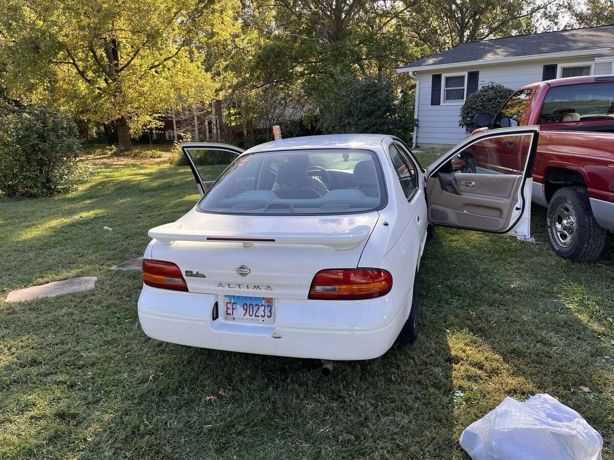 1994 Nissan Altima XE - photo 2