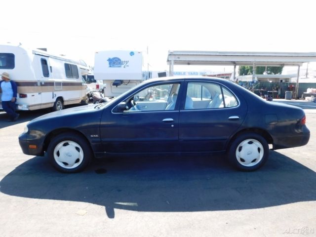 1994 Nissan Altima XE - photo 2