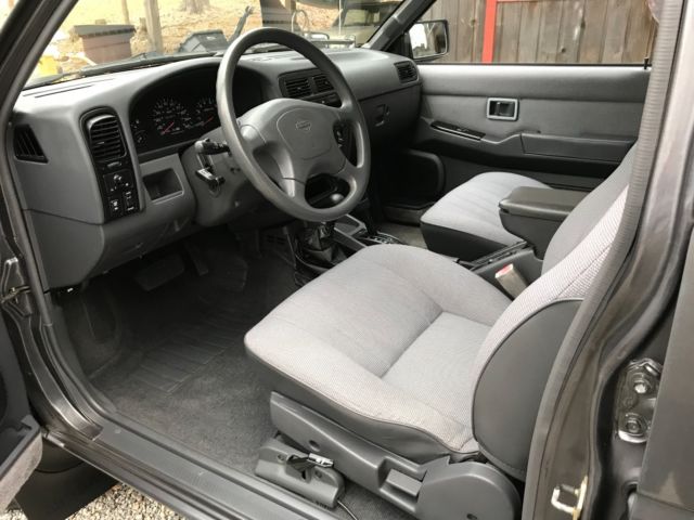 1994 Nissan Pathfinder XE V6 4X4 - photo 9