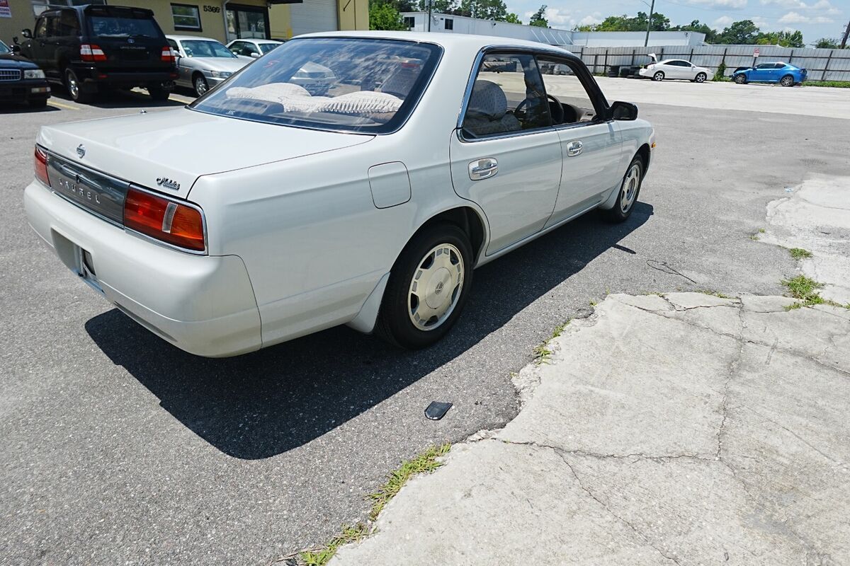 1994 Nissan Laurel Medalist - photo 2