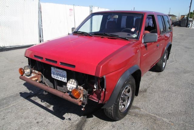 1994 Nissan Pathfinder XE 4-door 2WD