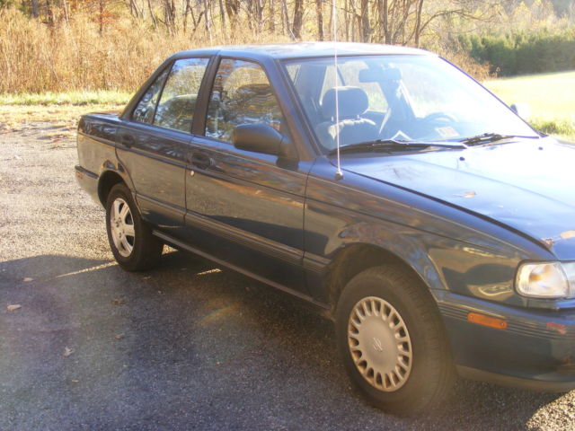 1994 Nissan Sentra GXE Sedan 4-Door - photo 2