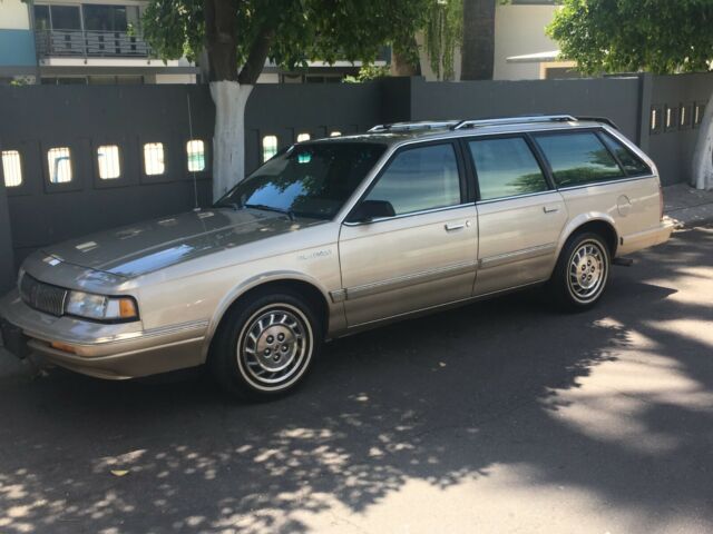 1994 Oldsmobile Custom Cruiser Wagon - photo 12