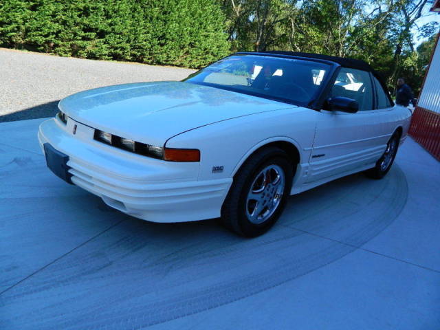 1994 Oldsmobile Cutlass Cutlass Convertible - photo 3