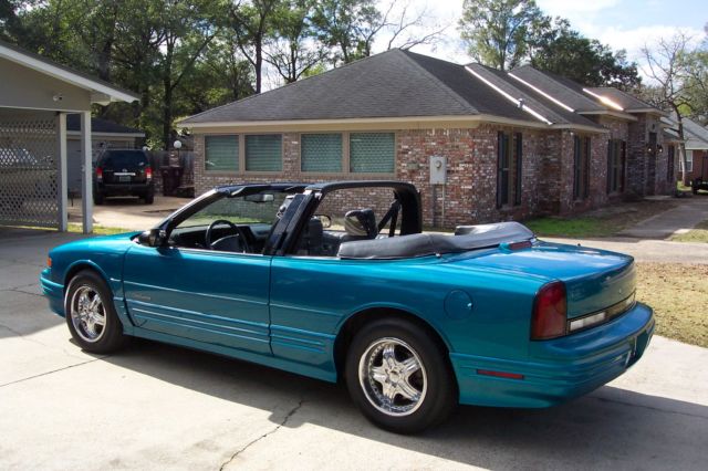 1994 Oldsmobile Cutlass Base Convertible 2-Door - photo 2