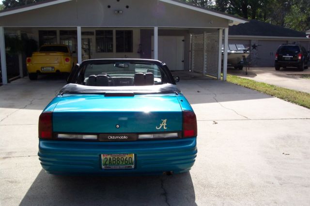 1994 Oldsmobile Cutlass Base Convertible 2-Door - photo 3
