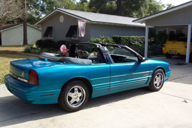 1994 Oldsmobile Cutlass Base Convertible 2-Door - photo 4