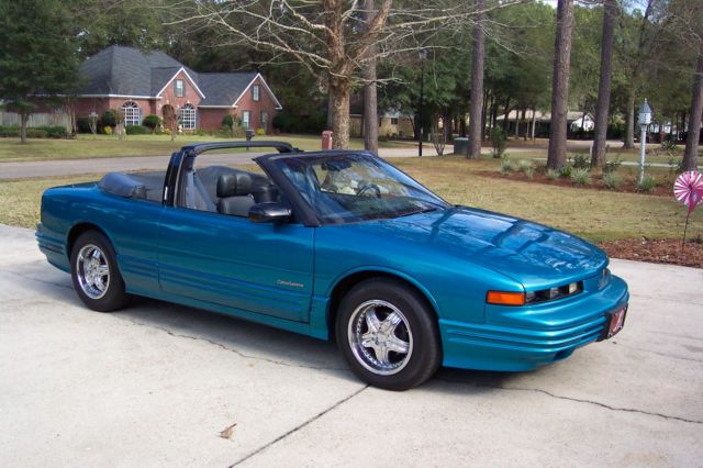 1994 Oldsmobile Cutlass Base Convertible 2-Door - photo 5