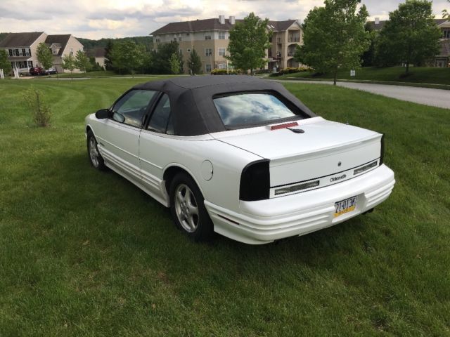 1994 Oldsmobile Cutlass Cutlass Supreme Convertible - photo 5
