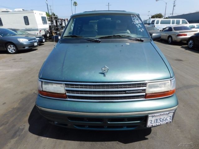 1994 Plymouth Voyager LE - photo 2