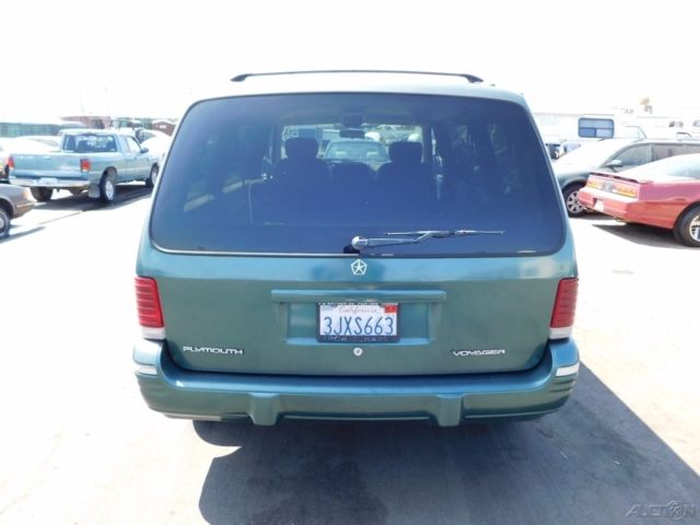 1994 Plymouth Voyager LE - photo 4