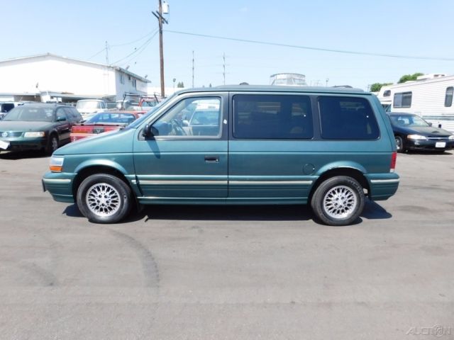 1994 Plymouth Voyager LE - photo 8