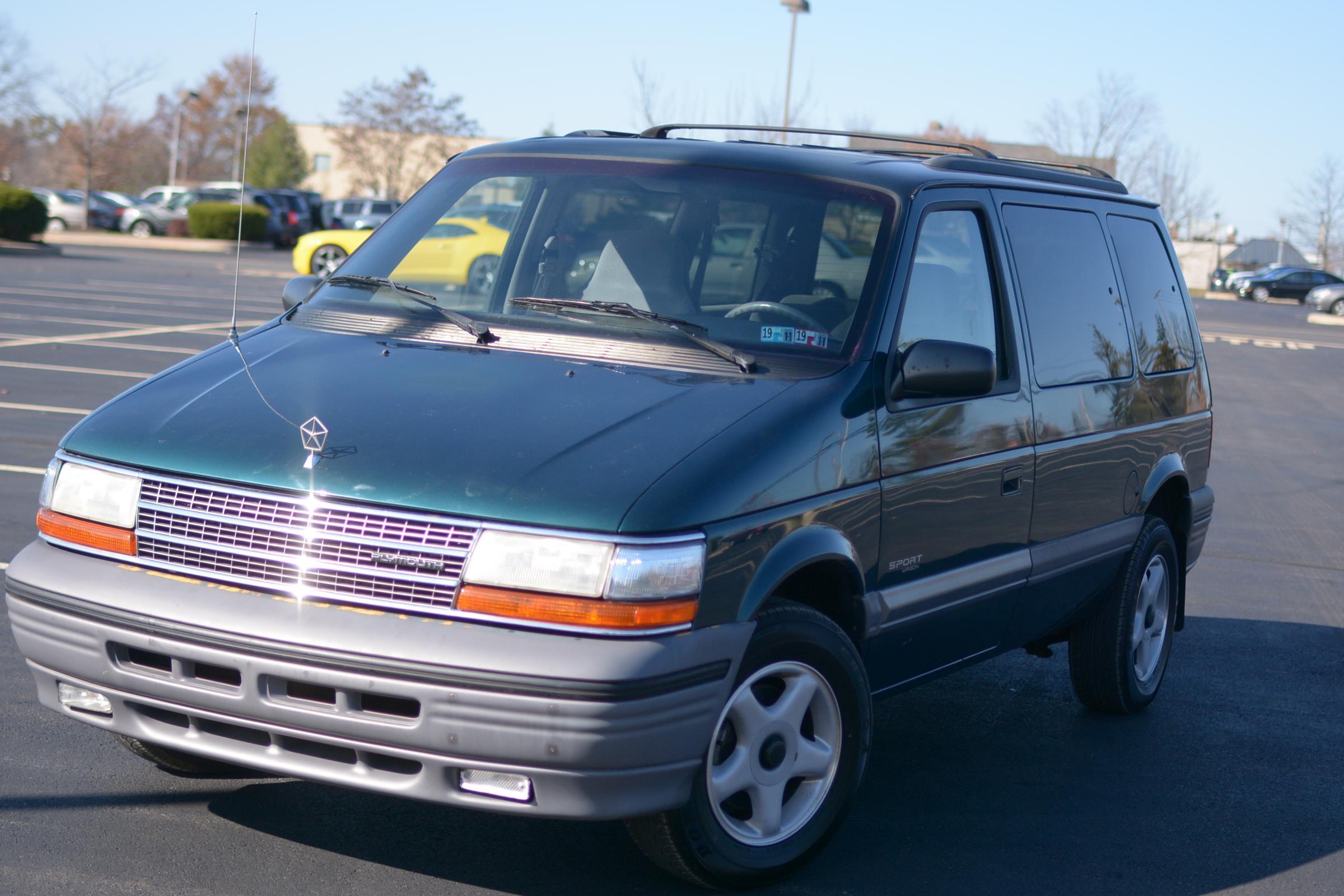 1994 Plymouth Voyager SE - photo 4