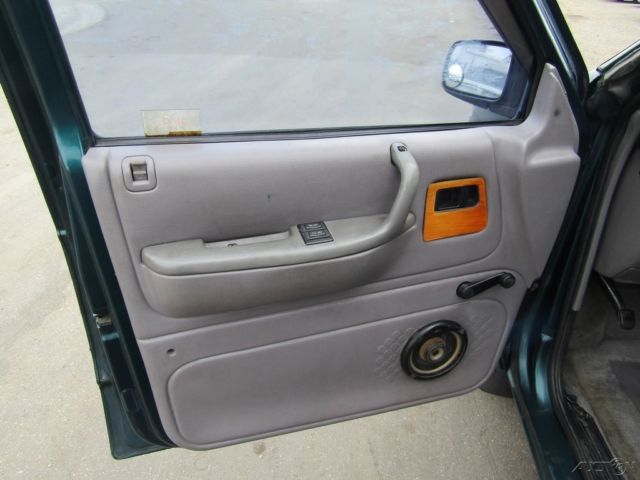 1994 Plymouth Voyager - photo 12