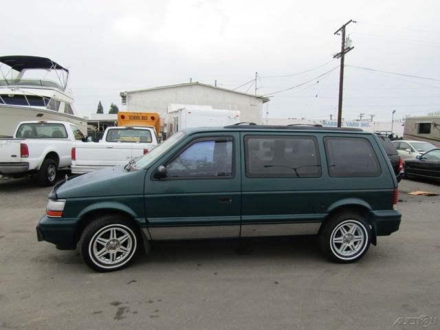 1994 Plymouth Voyager - photo 2
