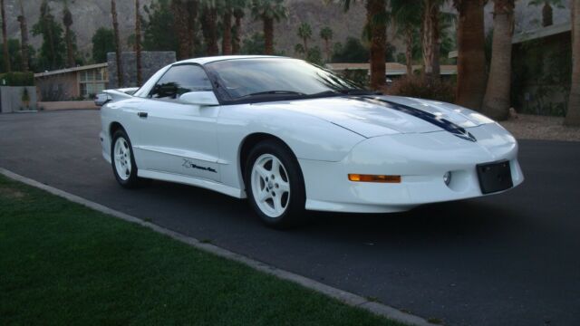 1994 Pontiac 25th Anniversary Trans Am - like new 20k miles. Documented 1994 Pontiac Trans Am 25 Anniv special trim