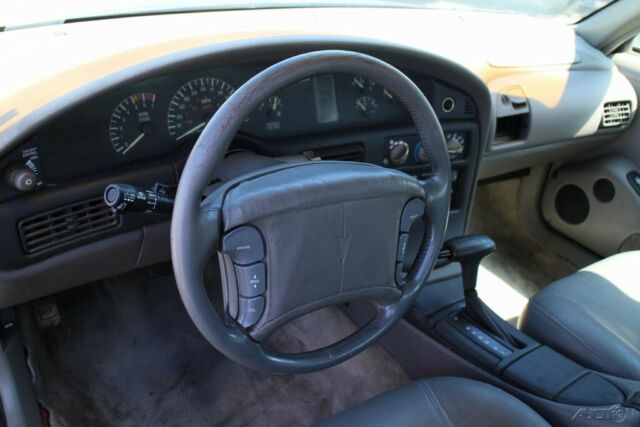 1994 Pontiac Bonneville SE - photo 11