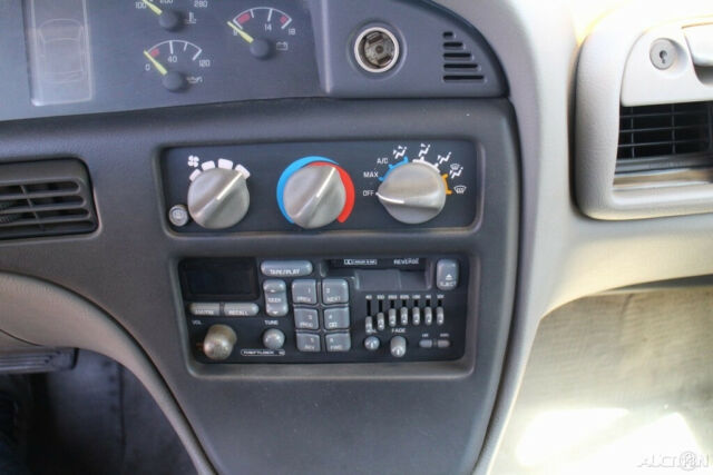 1994 Pontiac Bonneville SE - photo 13