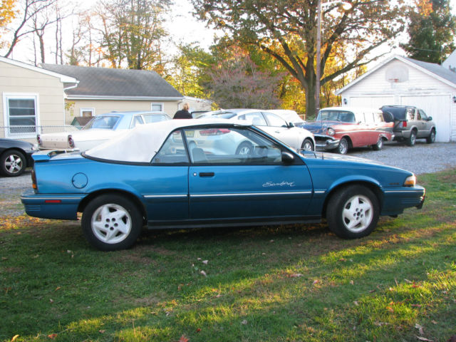 1994 Pontiac Sunbird LE Convertible 2-Door 2.0L 1994 Pontiac Sunbird LE Convertible 2-Door